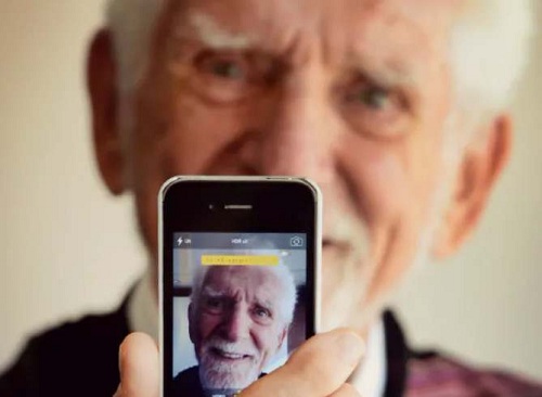别刷手机上瘾 92岁手机之父：放下手机「为自己活」