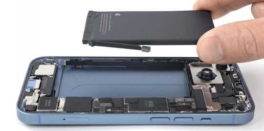 欧盟打算规範手机电池设计，必须让消费者能轻易更换和维修。