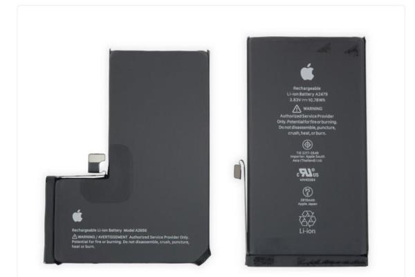 图左为iPhone13Pro采用的一体式L型电池模组。图右为前代iPhone12Pro长条电池模组，
