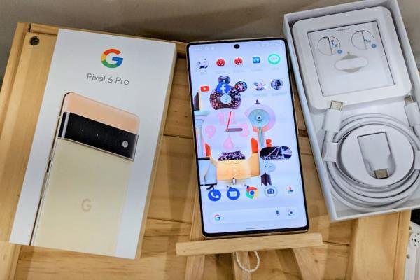 Google今年推出的旗舰新机Pixel6与Pixel6Pro，盒装仅附Type-C传输线，取消随赠的充电器，用户需另外购买。