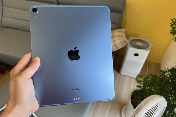 <strong>Q：新iPadAir最大升级有哪些？</strong>