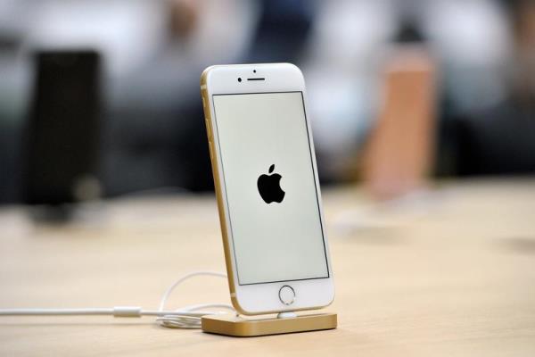 苹果在2016年推出的iPhone7，搭载A10处理器，可支援升级新版的iOS15系统。