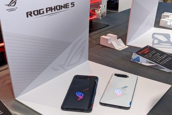 华硕今年上半年推出主打电竞旗舰定位的手ROGPhone5系列。
