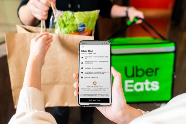 UberOne全新跨平台会员方案即日起登场，提供月订阅制120元；年订阅制1200元。搭车叫Uber与外卖美食UbeeEats皆适用。