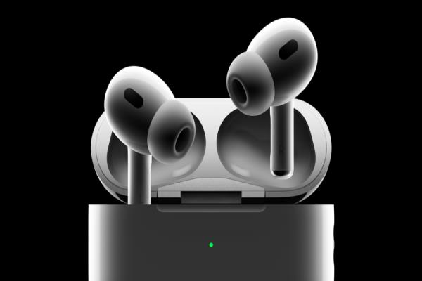 苹果今去年九月推出的AirPodsPro2代真无线降噪耳机，上市售价为7,490元。