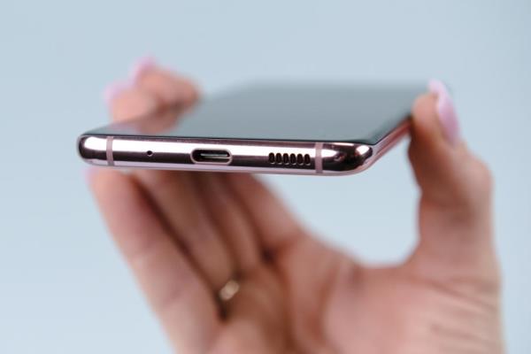 明年的iPhone15可能捨弃Lightning，改USB-C接孔。