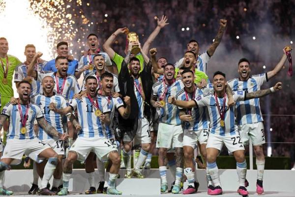 2022ㄉ卡达世界盃足球赛，由阿根廷夺冠。