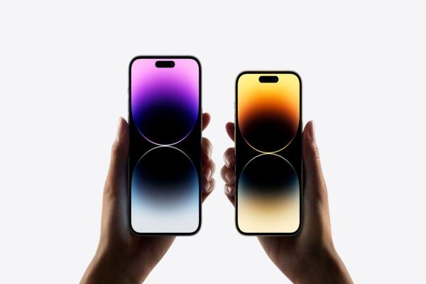 科技媒体9to5Mac报导，苹果预计今秋推出的新款iPhone（暂称iPhone15）旗舰机种，预料将采用台积电代工的3纳米制程芯片，将同时改善效能与效率，有望掀起换机潮。。图为iPhone14Pro。