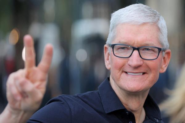 苹果iPhone牢牢抓住Z世代的心。该公司执行长库克很清楚iOS的排他性也是一个卖点。