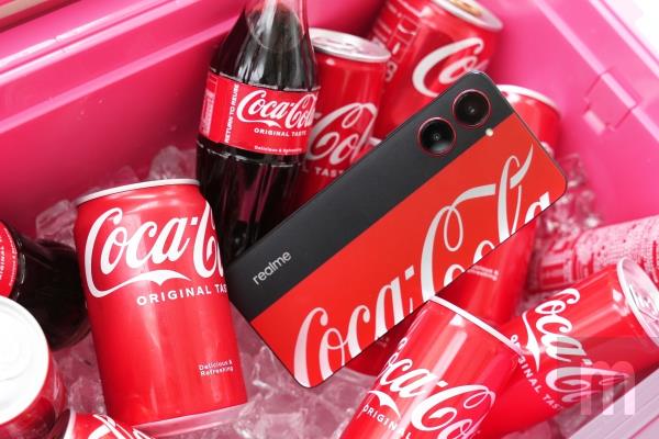 realme携手可口可乐打造联名款机种　realme 10 Pro 5G Coca-Cola Edition动眼看