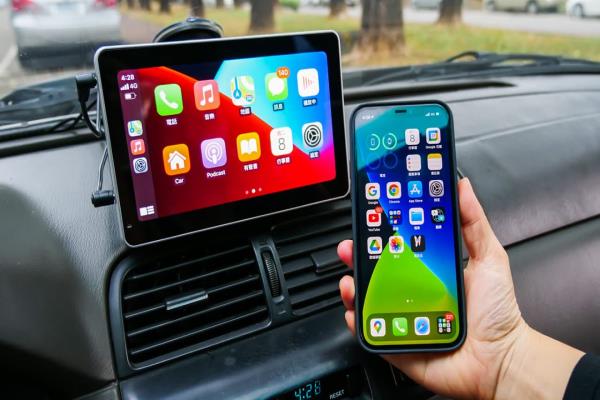 Apple CarPlay 无线款开箱，支援iPhone 无线连接、倒车显影
