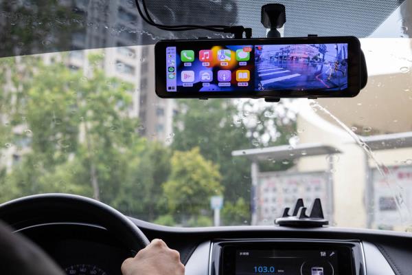 CarPlay无线4K行车记录器开箱，后照镜整合Siri与行车记录器