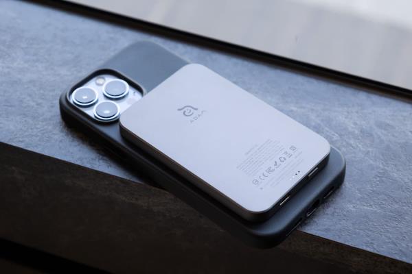 亚果GRAVITY C1 开箱：iPhone MagSafe移动电源推荐时尚又快